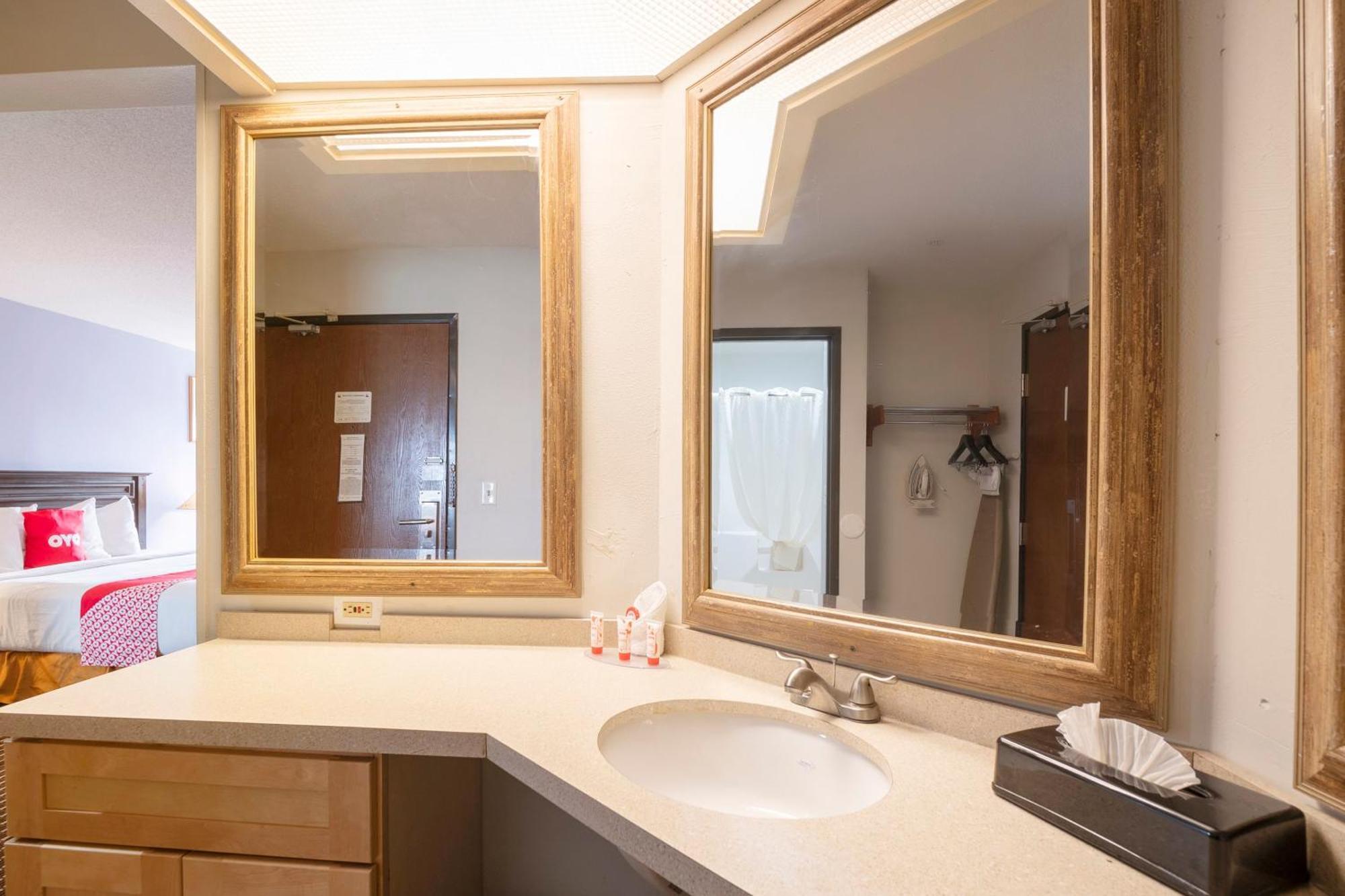 מלון Oyo Townhouse Houston Airport North מראה חיצוני תמונה
