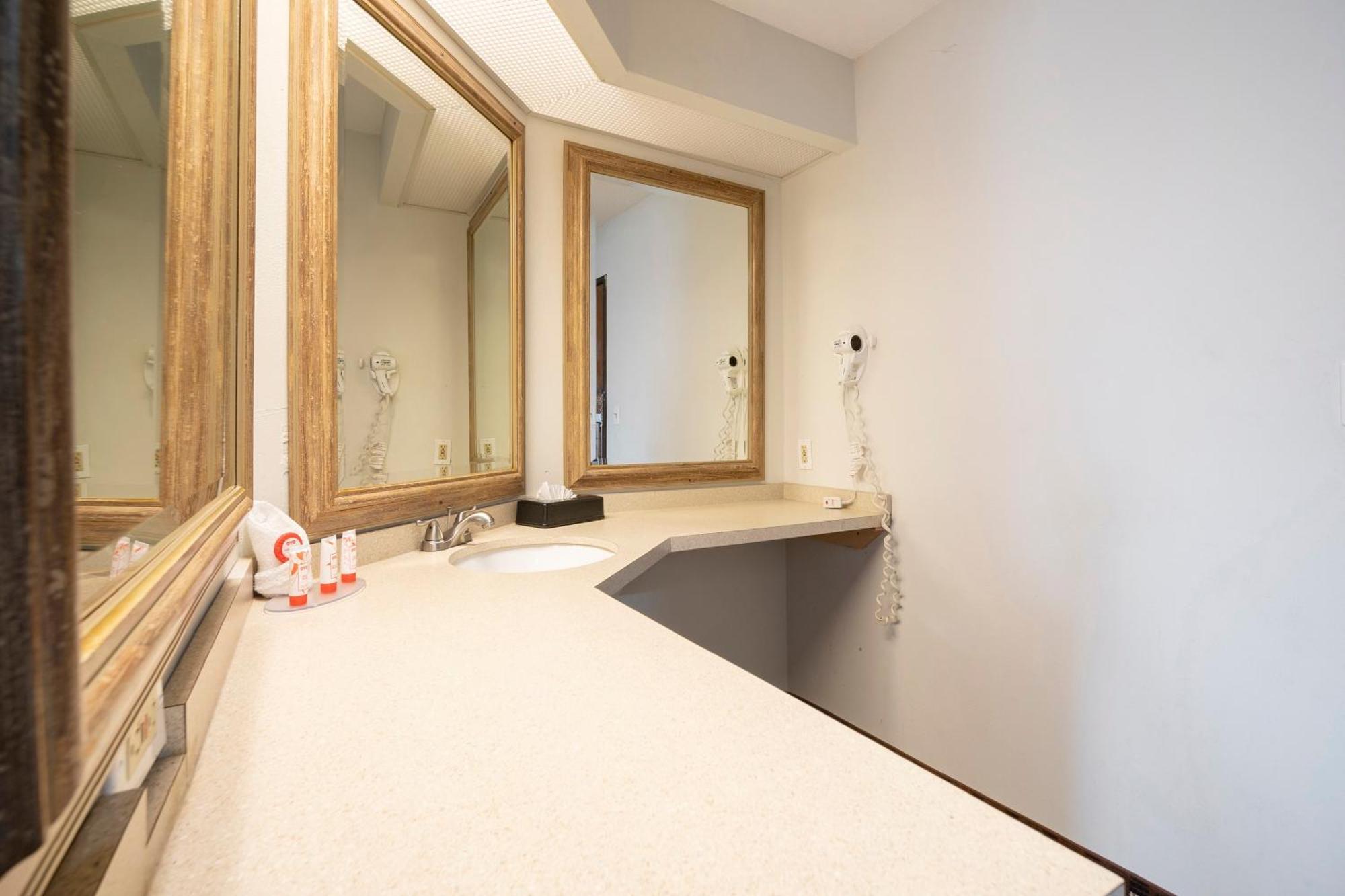 מלון Oyo Townhouse Houston Airport North מראה חיצוני תמונה