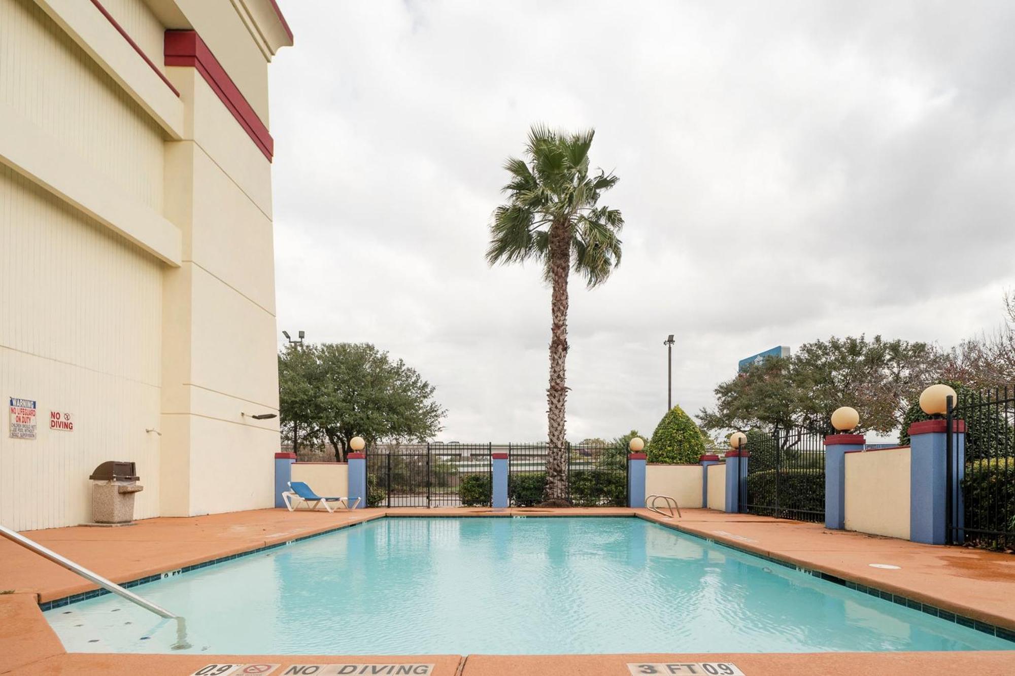 מלון Oyo Townhouse Houston Airport North מראה חיצוני תמונה
